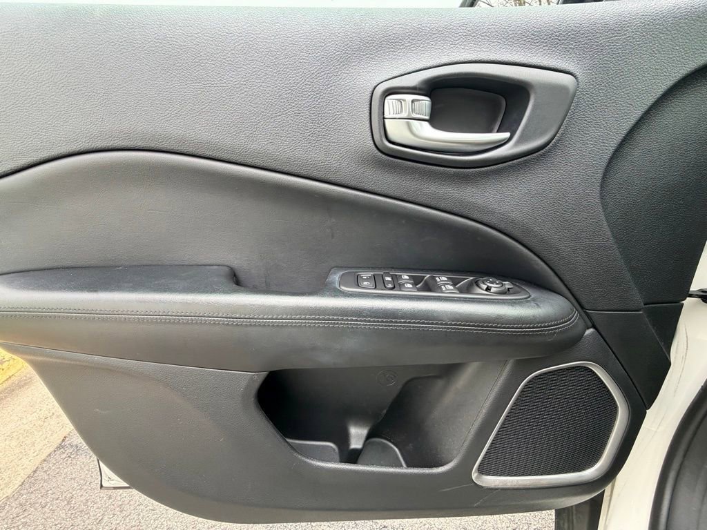 Used 2020 Jeep Compass Latitude image 30