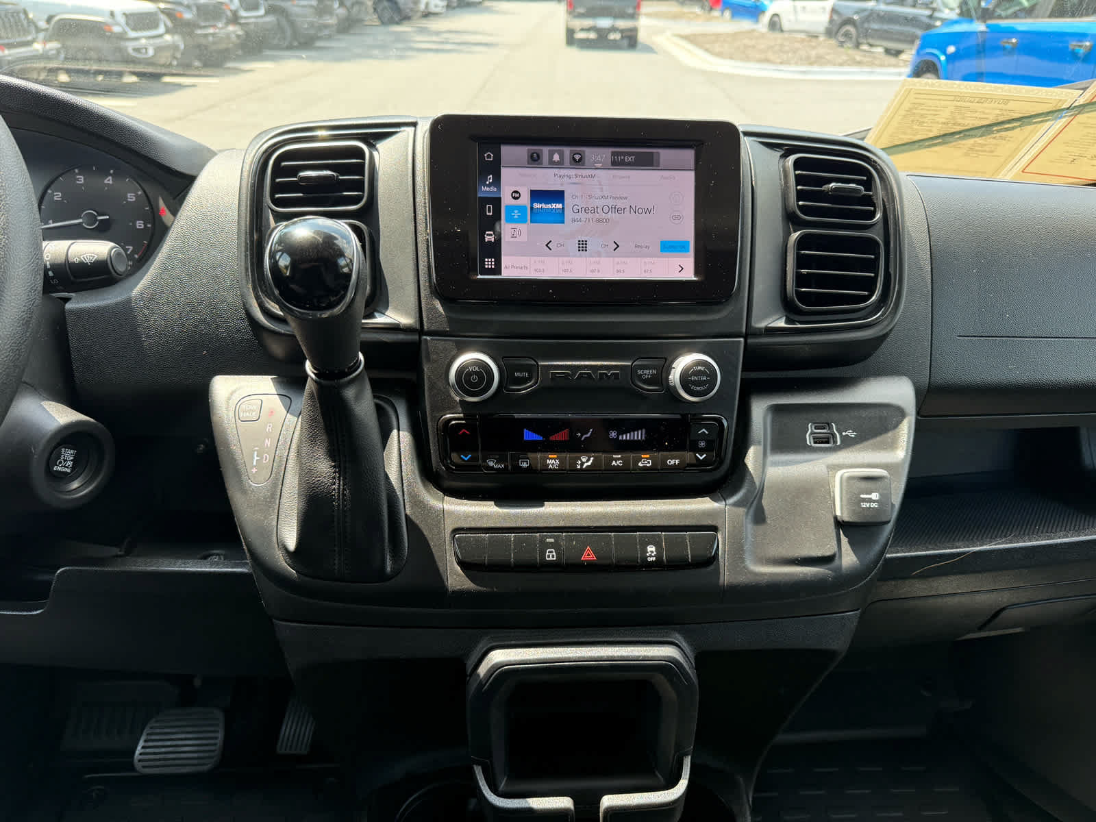 Used 2024 RAM ProMaster 2500 w/ Convenience Group FWD image 17