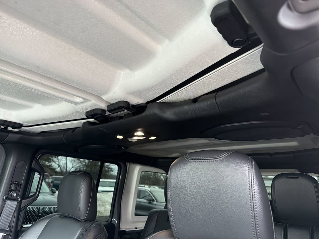 Used 2022 Jeep Wrangler Unlimited Sahara AWD/4WD image 29