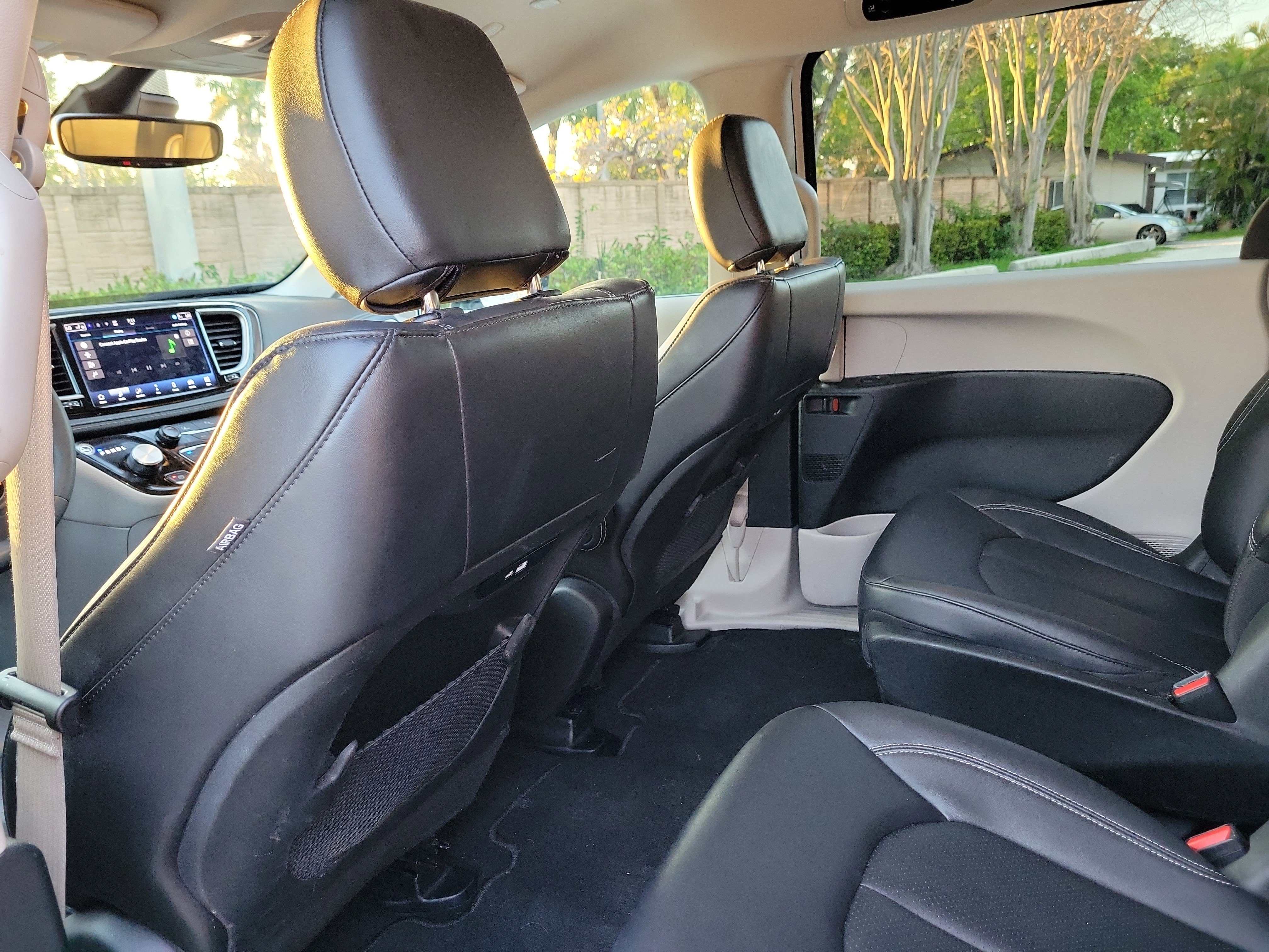 Used 2024 Chrysler Pacifica Select image 13