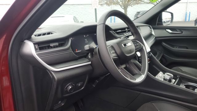 Certified 2024 Jeep Grand Cherokee L Altitude image 7