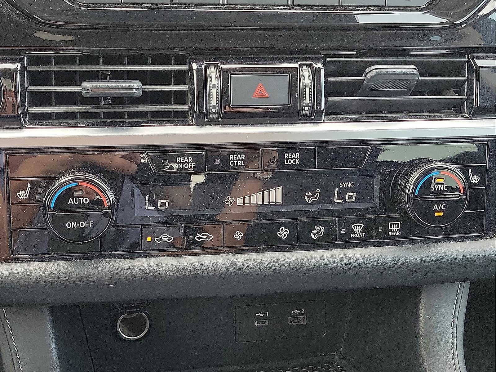 Used 2025 Nissan Pathfinder SV FWD image 15