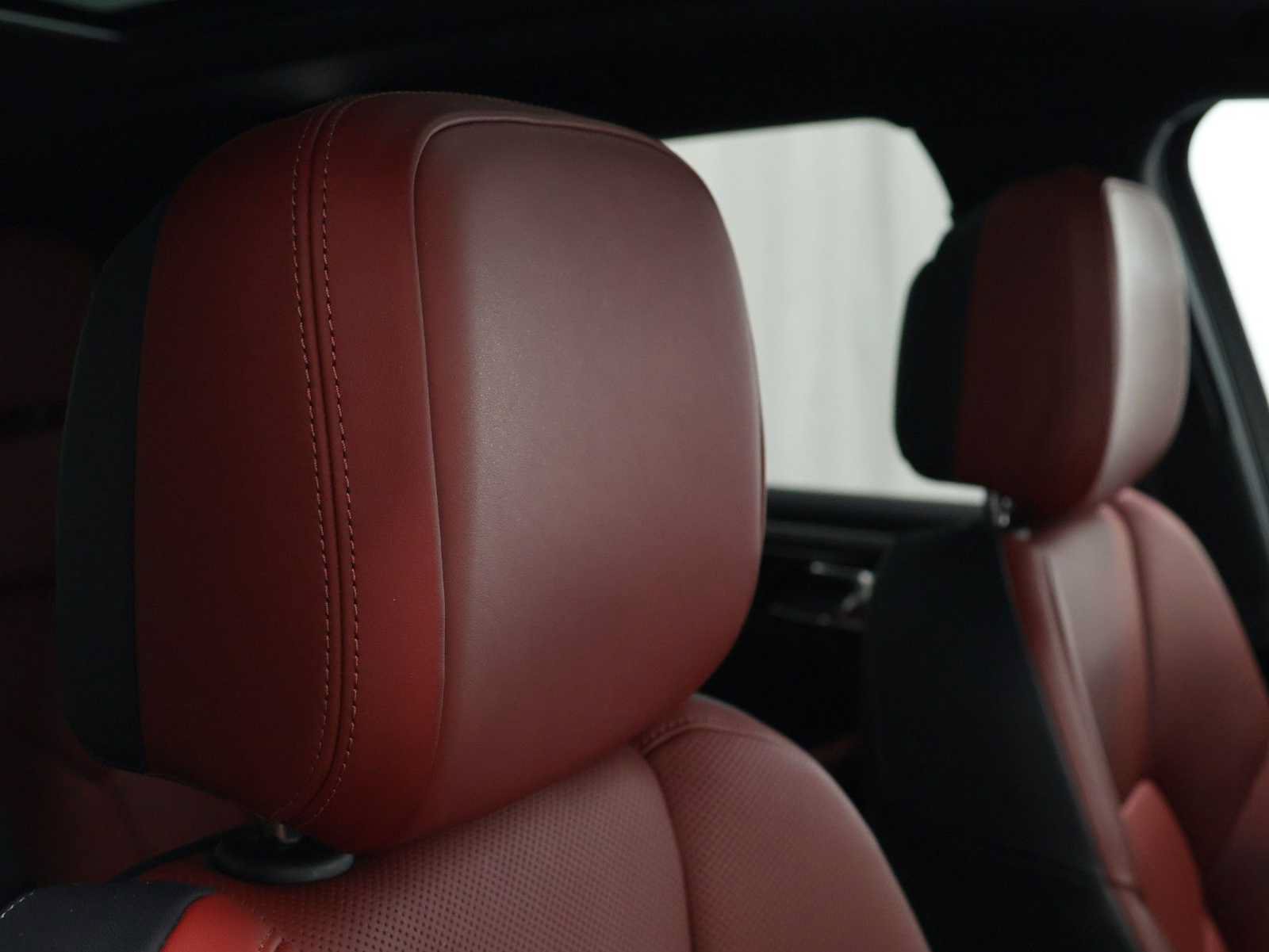 Certified 2023 Porsche Macan S AWD/4WD image 20