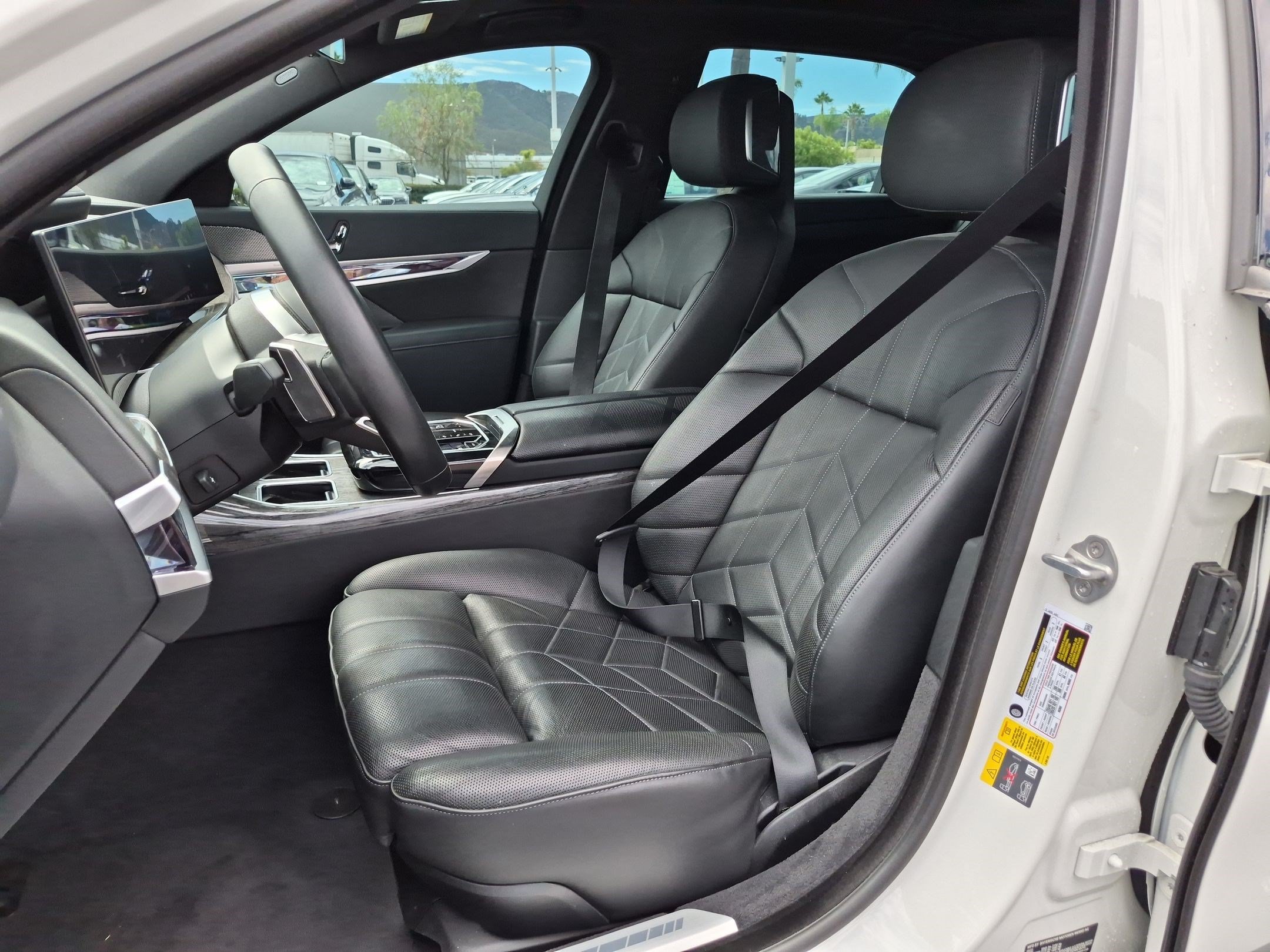 Certified 2024 BMW i7 eDrive50 w/ M Sport Package RWD image 16