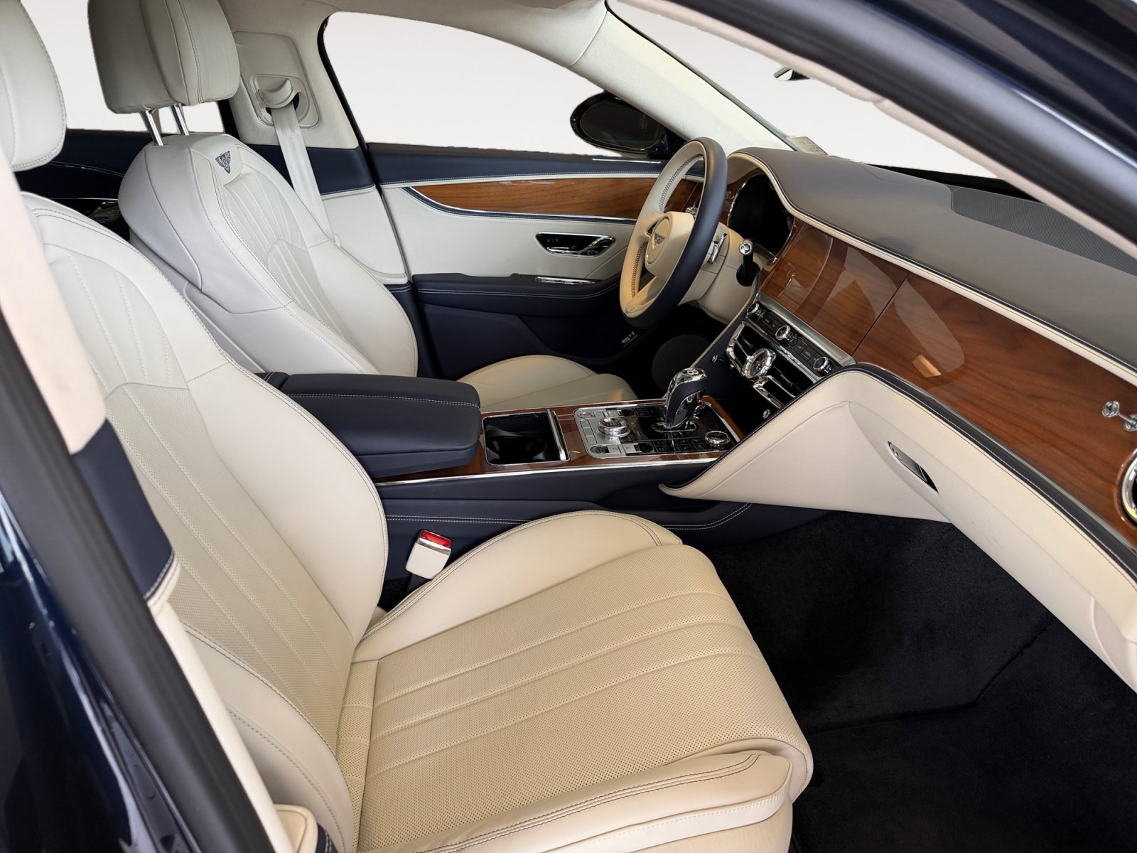 Used 2024 Bentley Flying Spur V8 AWD/4WD image 15
