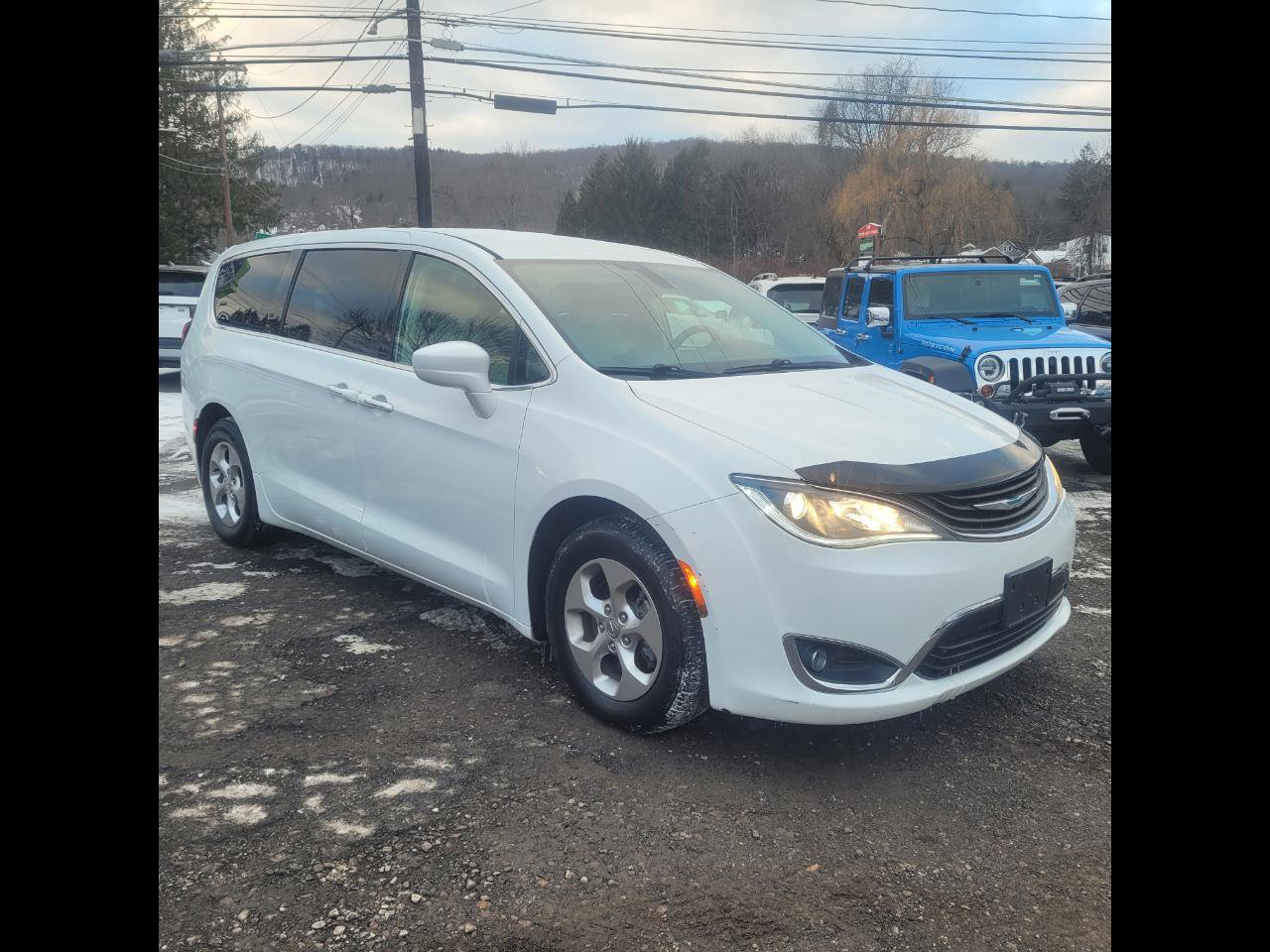 Used 2018 Chrysler Pacifica Touring Plus image 2