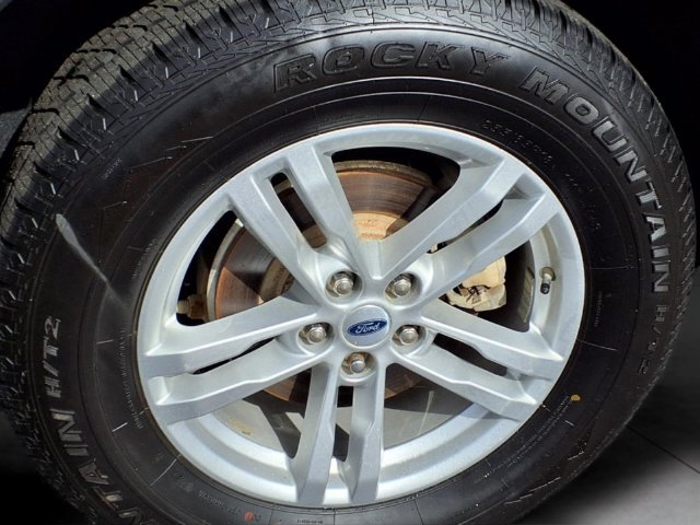 Used 2023 Ford Explorer XLT w/ Equipment Group 202A AWD/4WD image 15