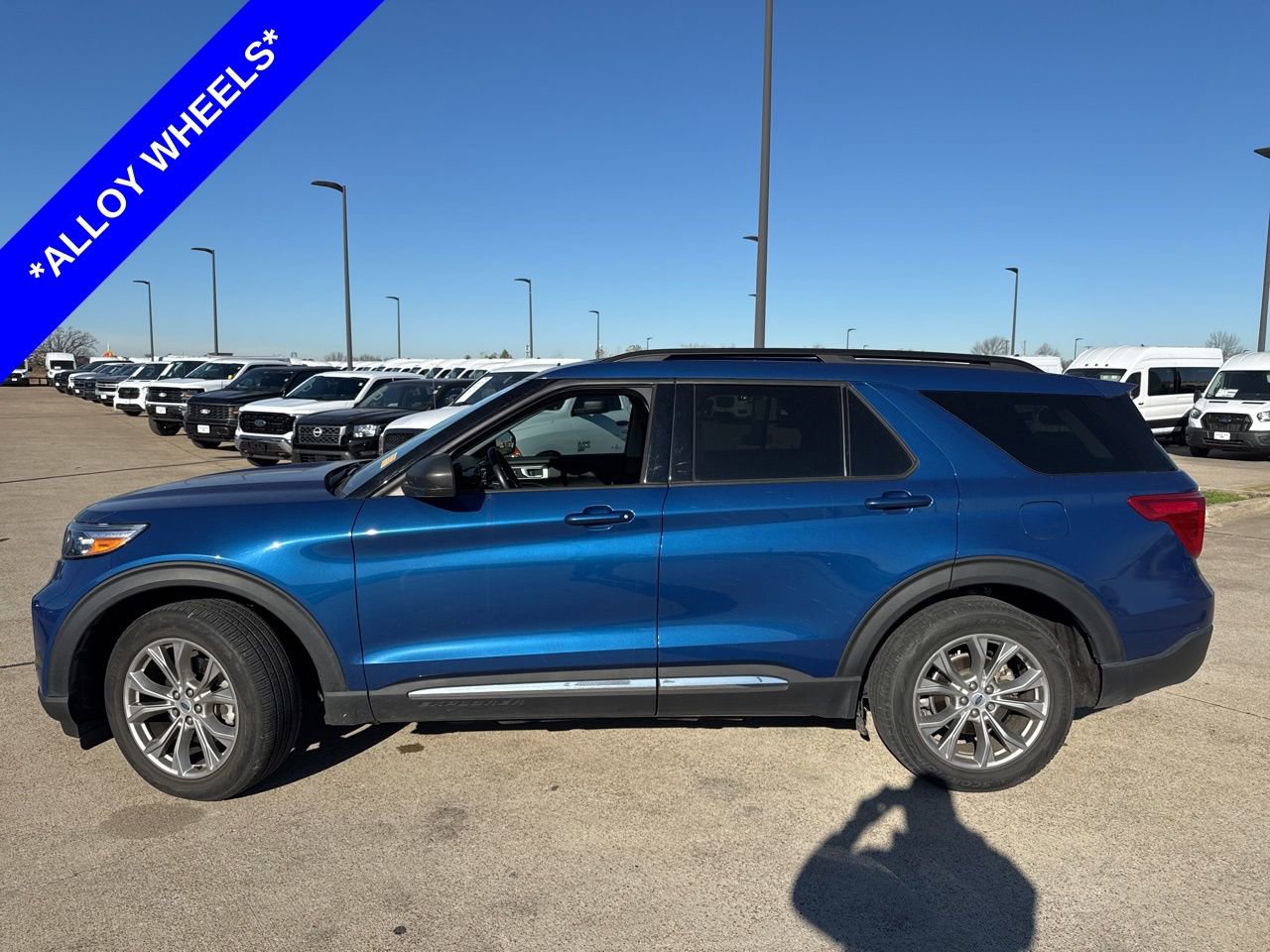Used 2022 Ford Explorer XLT w/ Equipment Group 202A image 3
