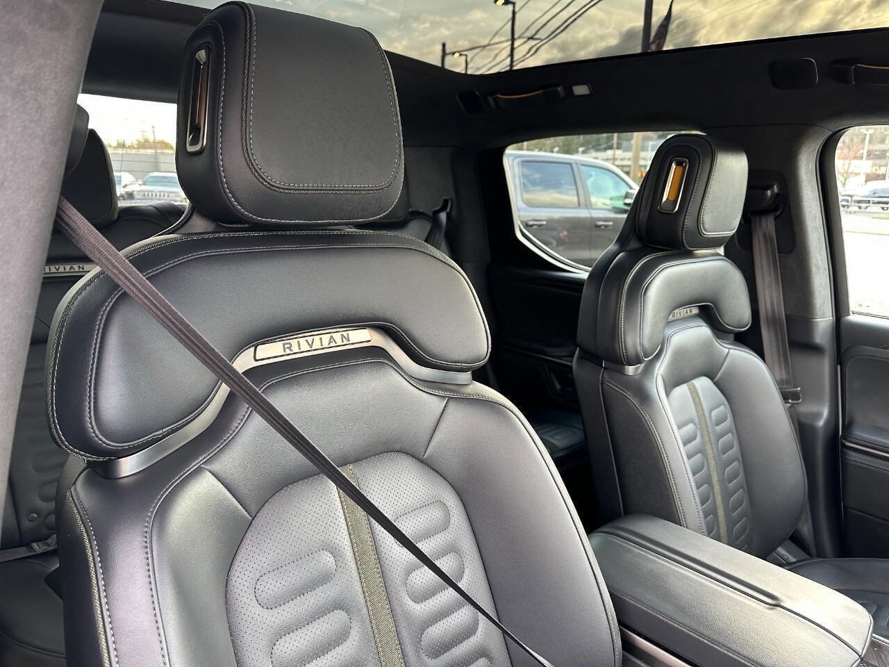 Used 2022 Rivian R1T Launch Edition image 15