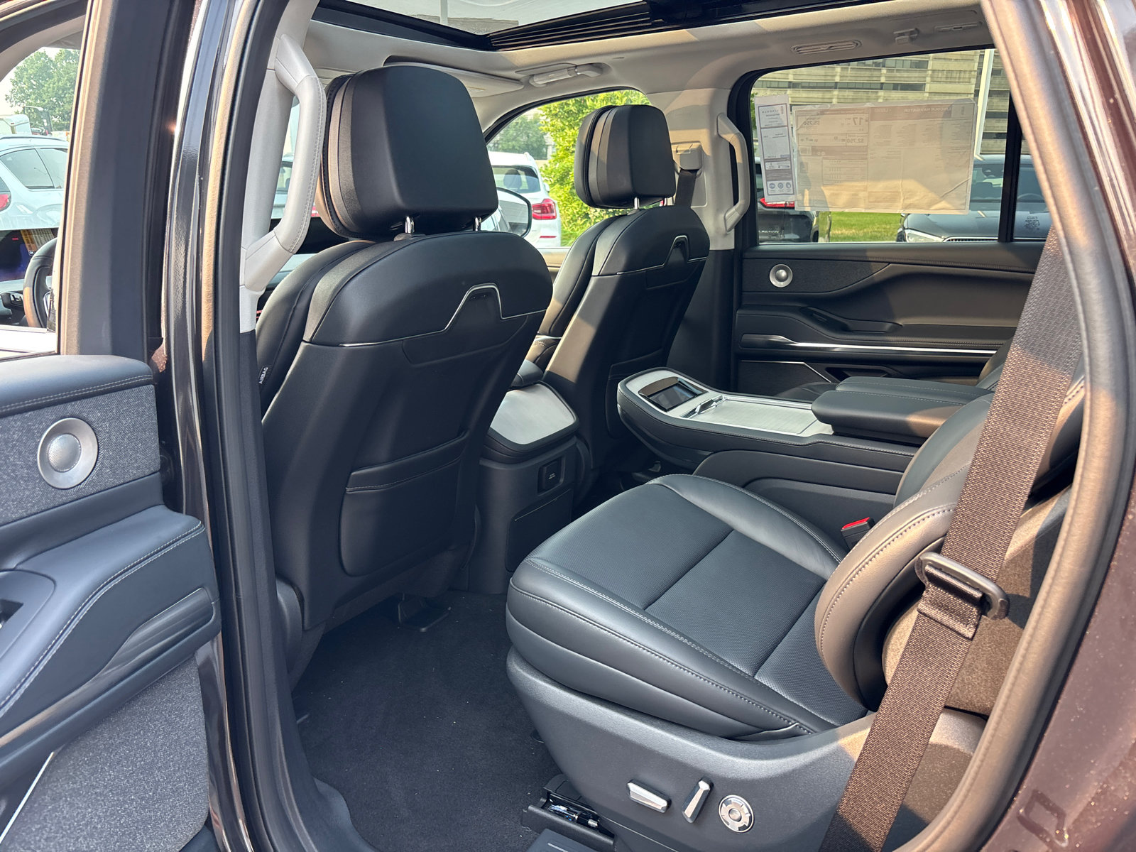 New 2027 Lincoln Navigator Reserve AWD/4WD image 27