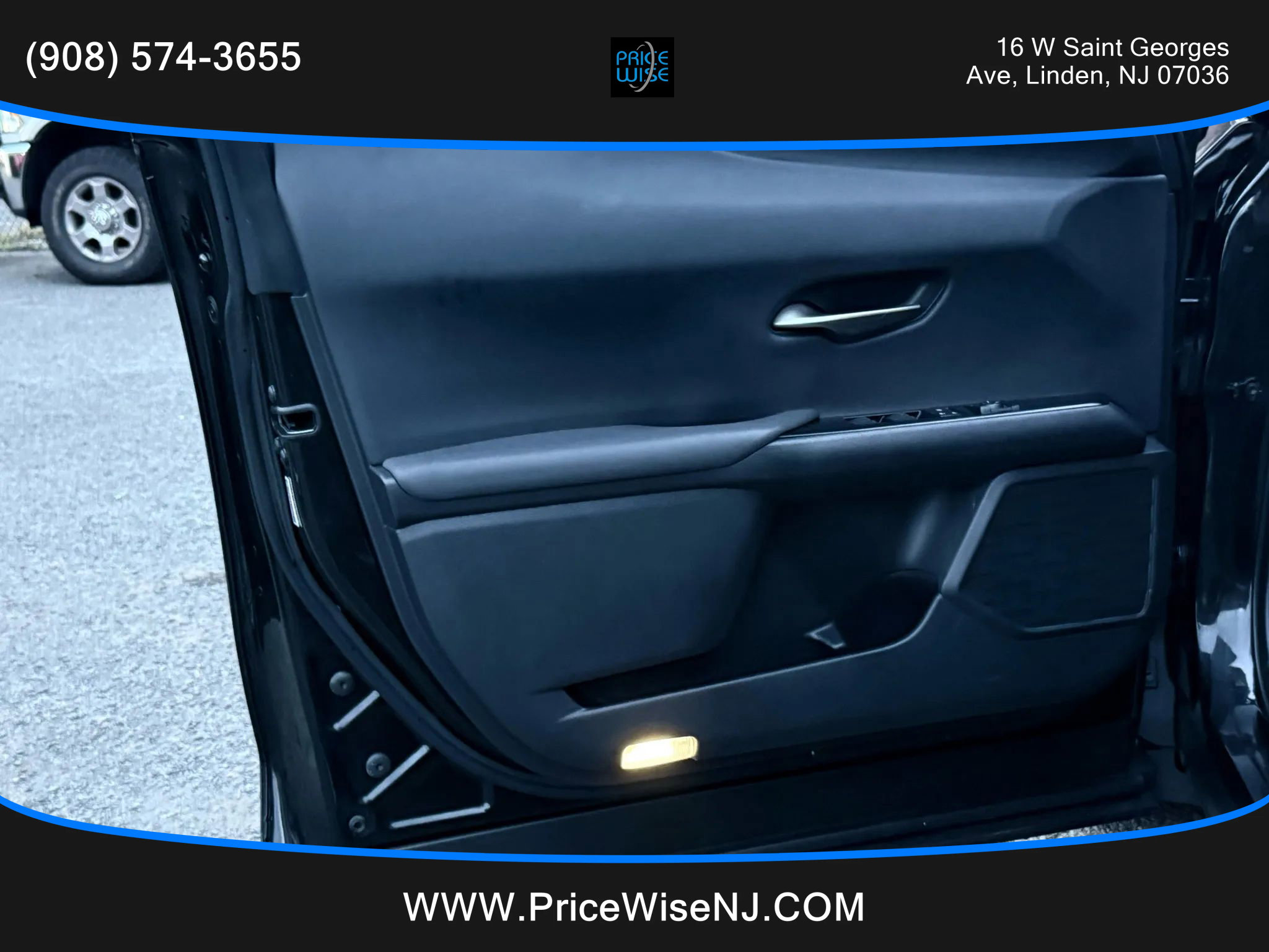 Used 2022 Lexus UX 250h w/ Premium Package image 7