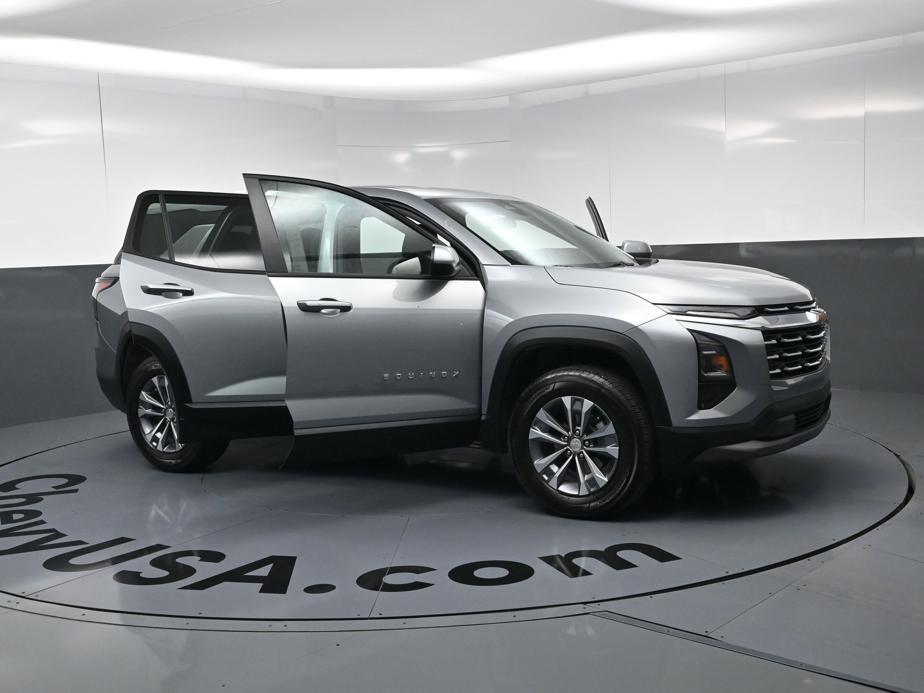 Used 2026 Chevrolet Equinox LT FWD image 24