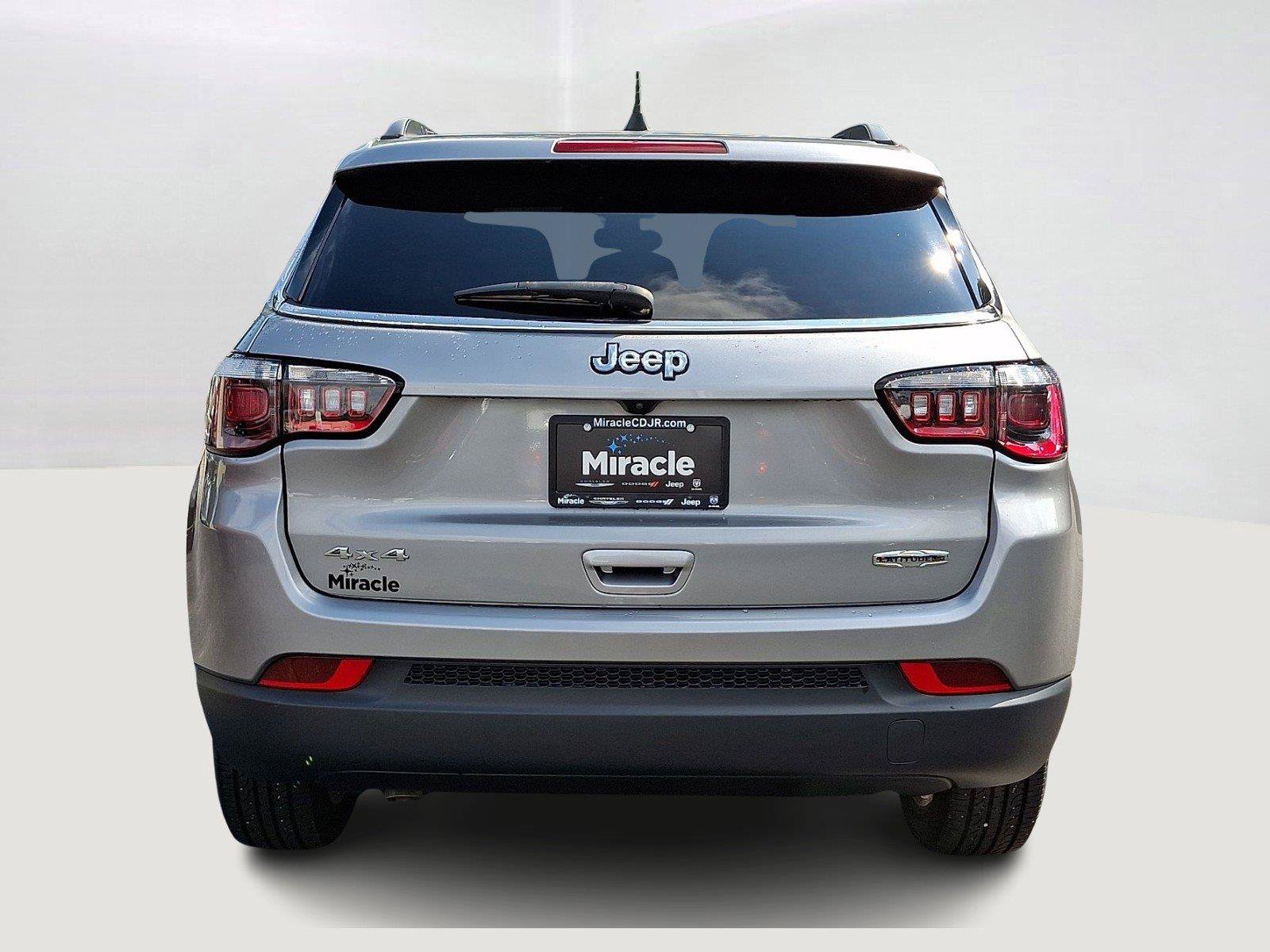 Used 2023 Jeep Compass Latitude AWD/4WD image 5