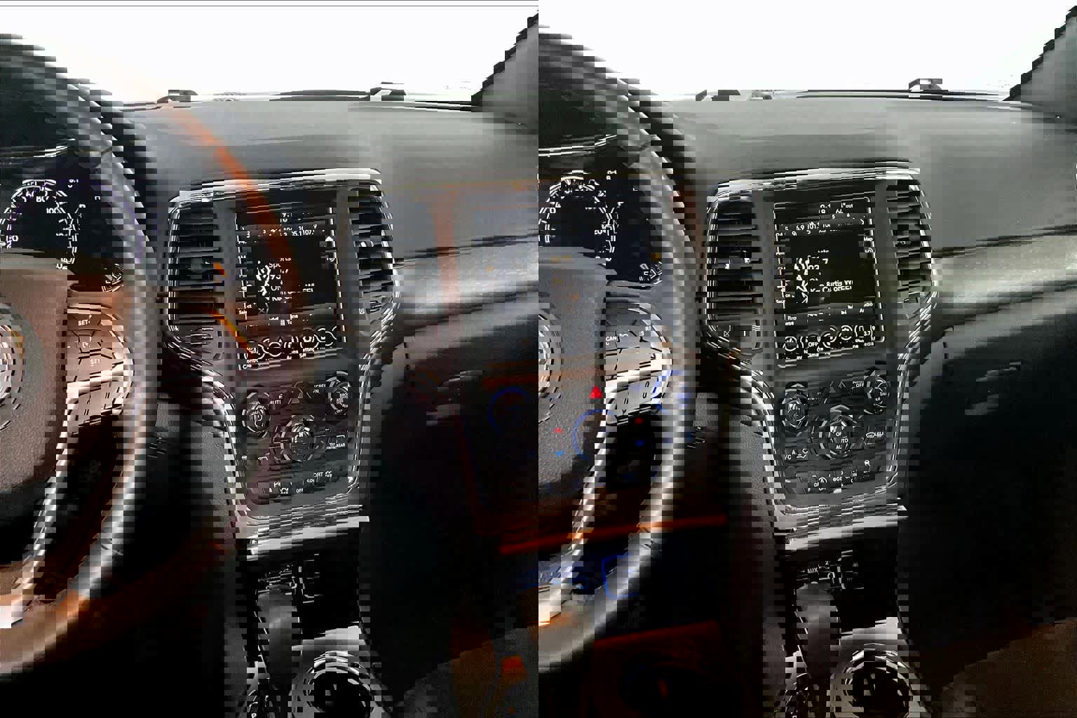 Used 2018 Jeep Grand Cherokee Altitude AWD/4WD image 7