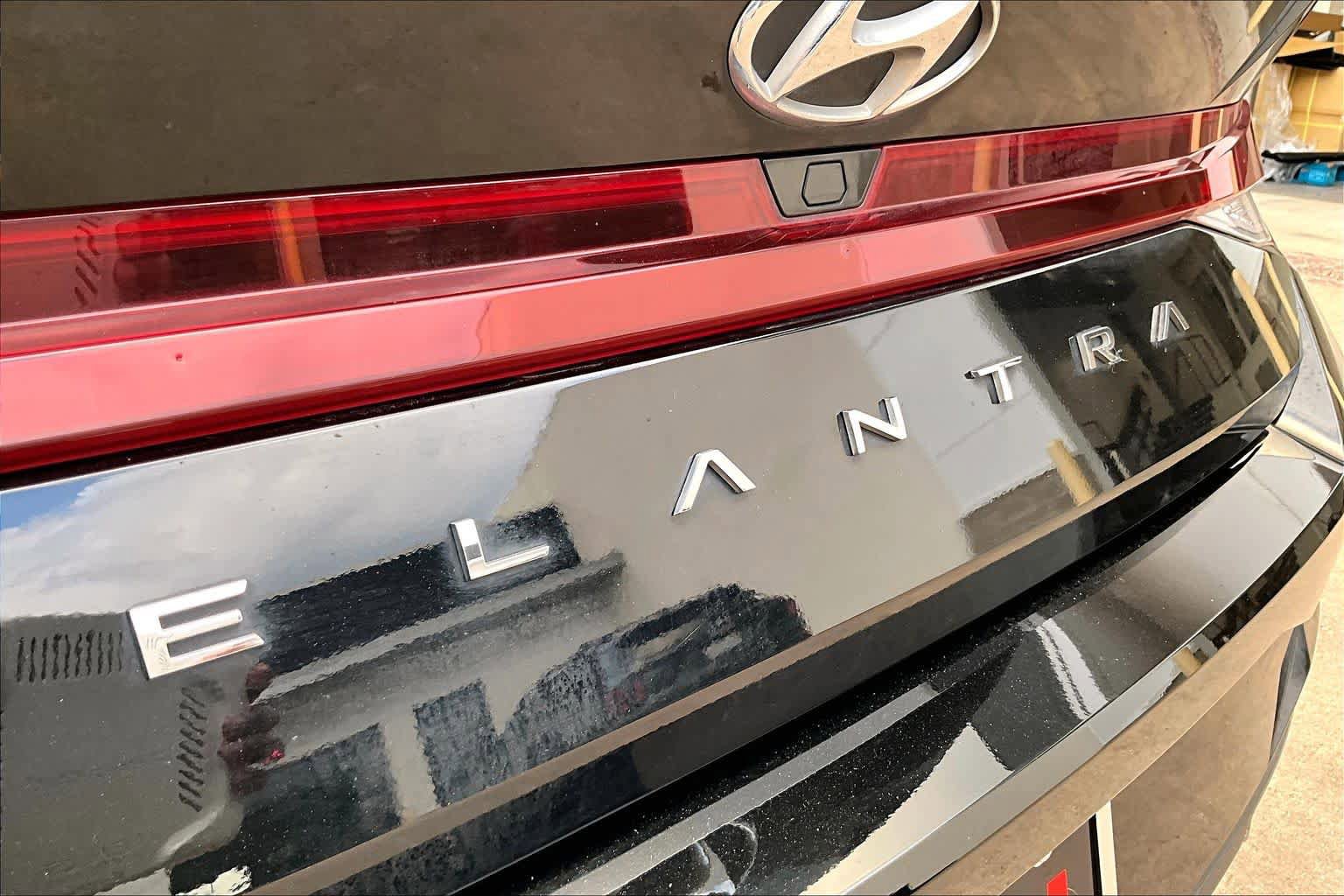 Used 2023 Hyundai Elantra SEL w/ Convenience Package FWD image 10