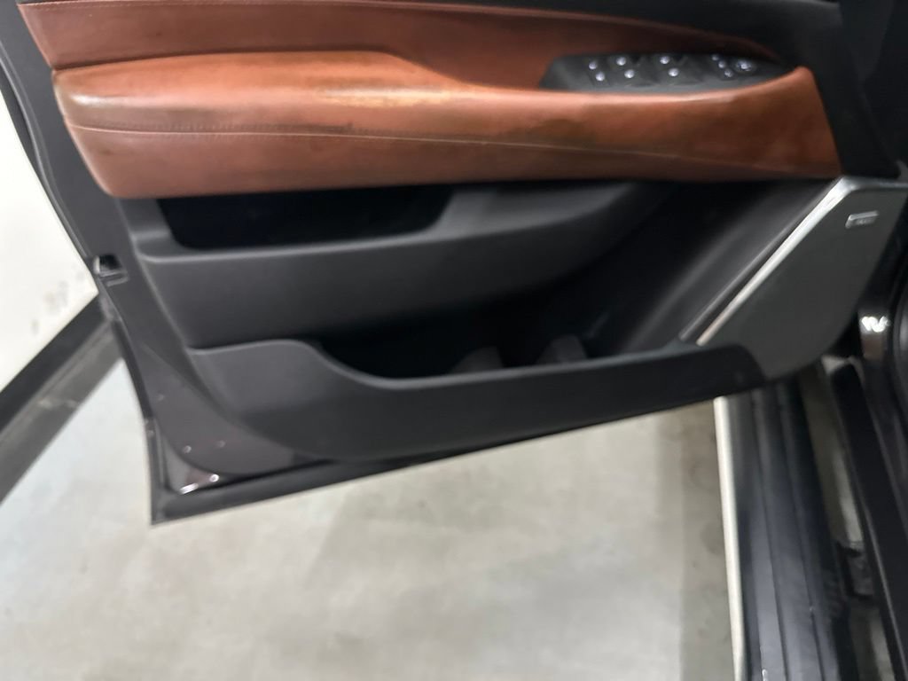 Used 2018 Cadillac Escalade ESV Premium Luxury RWD image 40