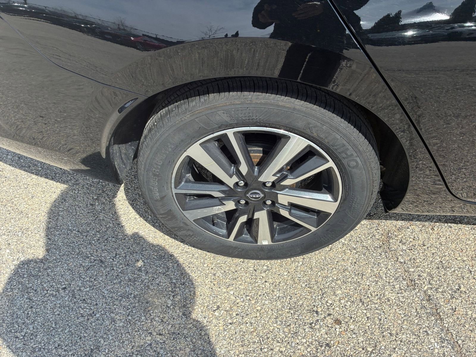 Used 2025 Nissan Versa SV image 28