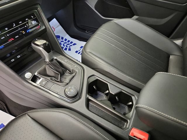 Used 2024 Volkswagen Tiguan SE R-Line AWD/4WD image 16