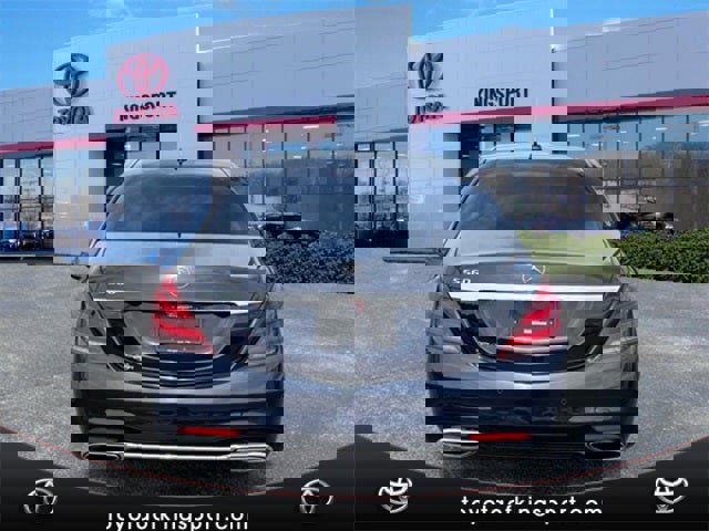 Used 2018 Mercedes-Benz S 560 Sedan image 4