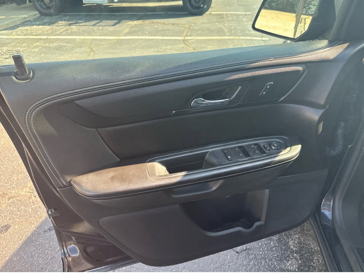 Used 2015 GMC Acadia SLE image 21