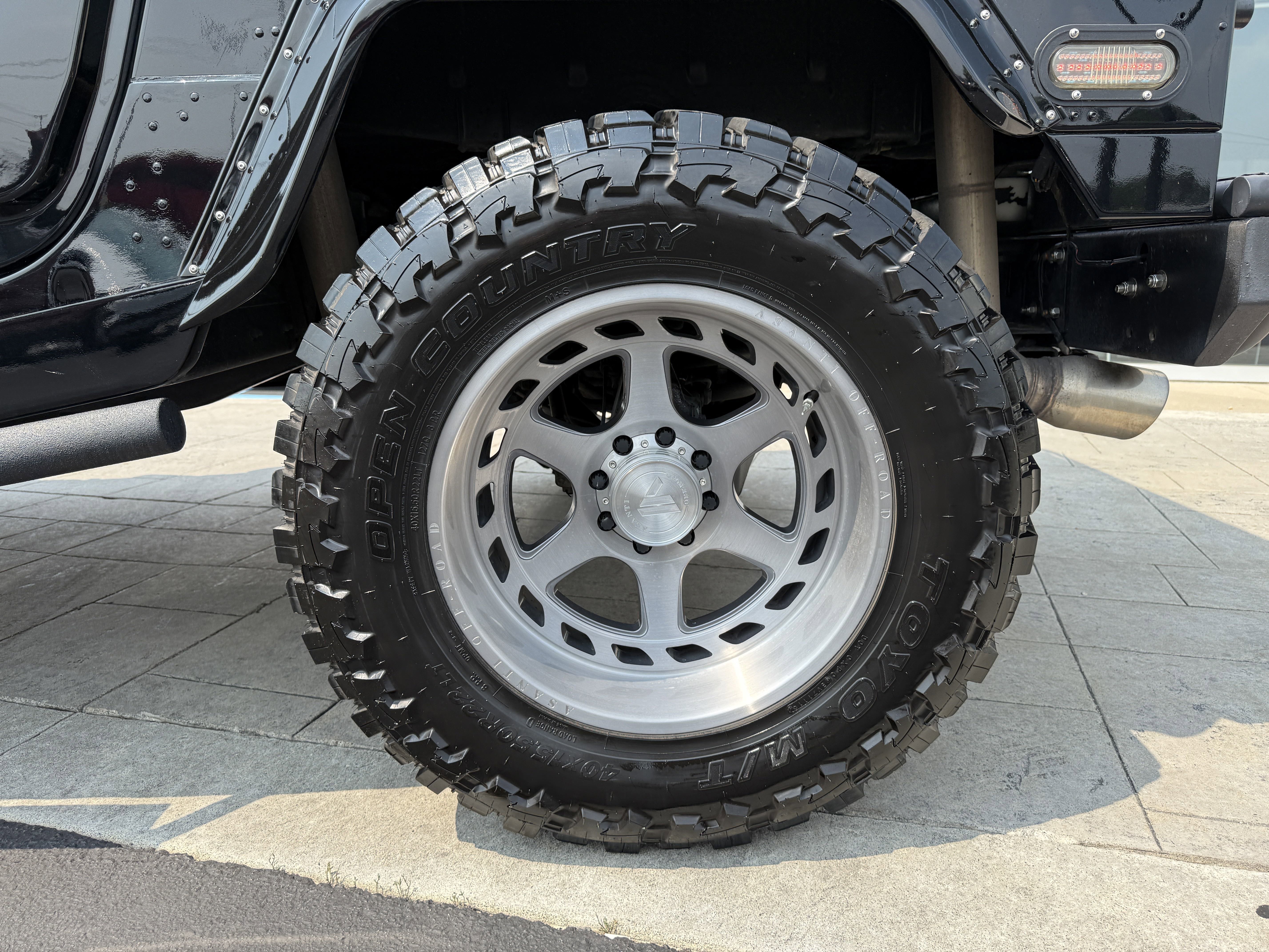 Used 2001 HUMMER H1 4-Door Wagon image 32