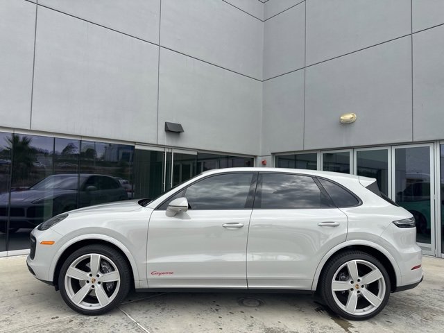 Used 2022 Porsche Cayenne Platinum Edition image 5
