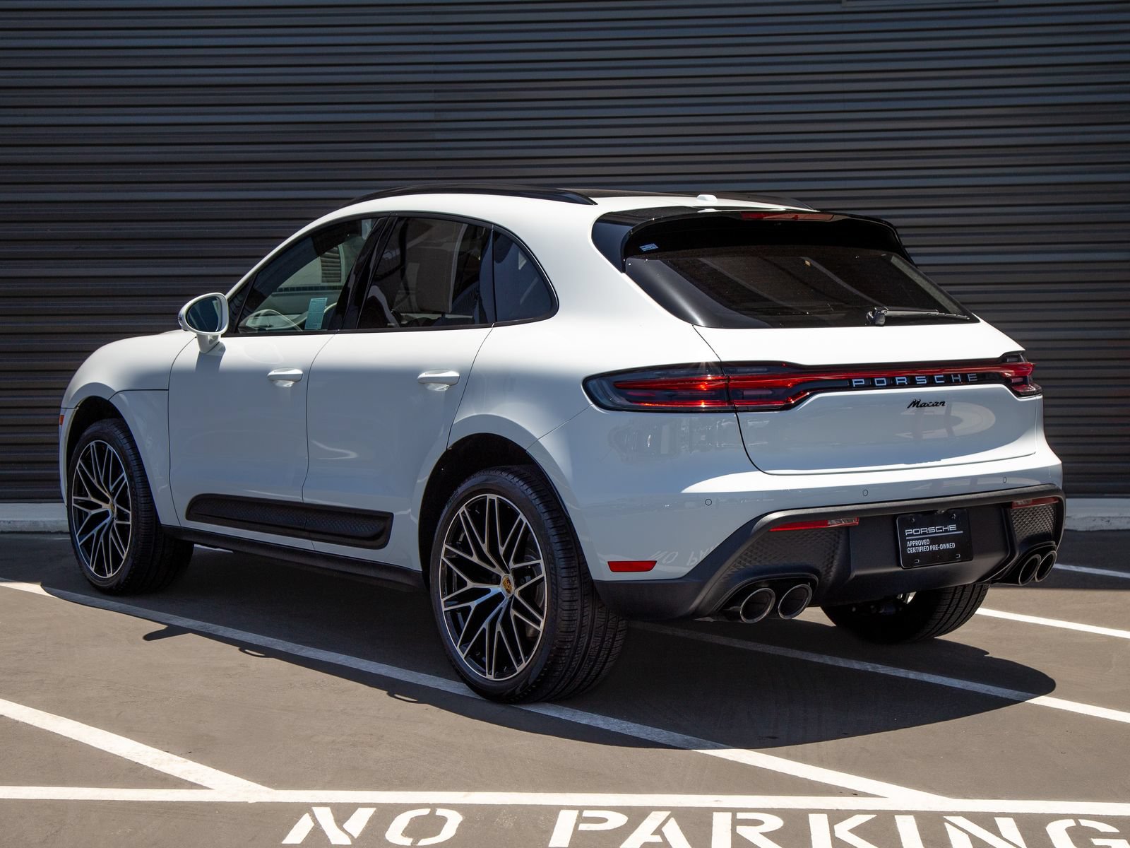Used 2026 Porsche Macan AWD/4WD image 3