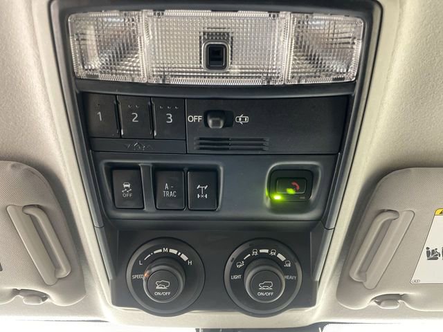 Used 2022 Toyota 4Runner TRD Off-Road Premium AWD/4WD image 29