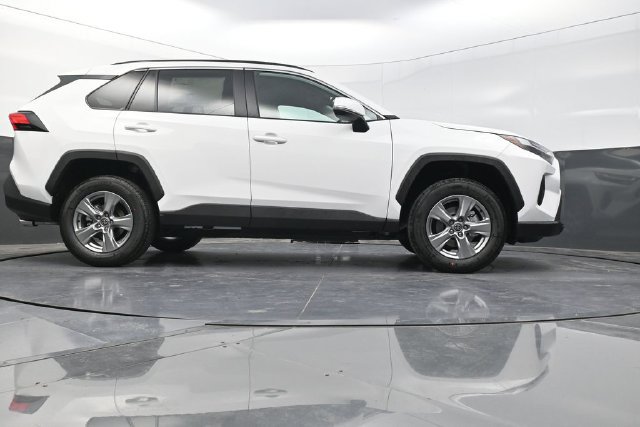 Used 2025 Toyota RAV4 XLE AWD/4WD image 37
