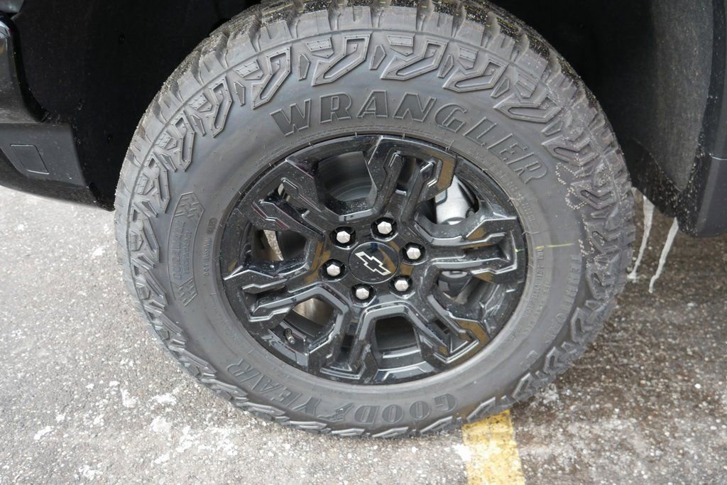 New 2026 Chevrolet Silverado 1500 ZR2 w/ Dark Appearance Package image 35