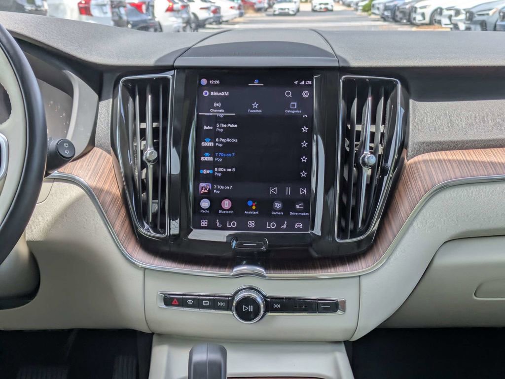 Certified 2022 Volvo XC60 B5 Momentum FWD image 20