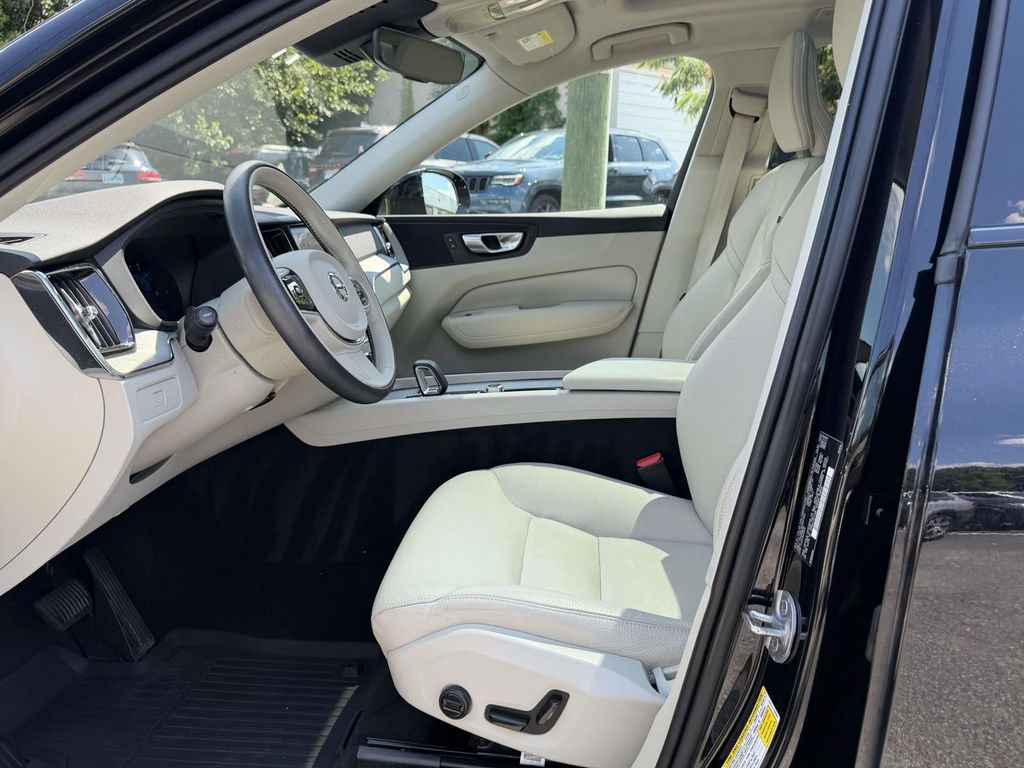 Used 2024 Volvo XC60 B5 Plus w/ Protection Package Premier AWD/4WD image 16