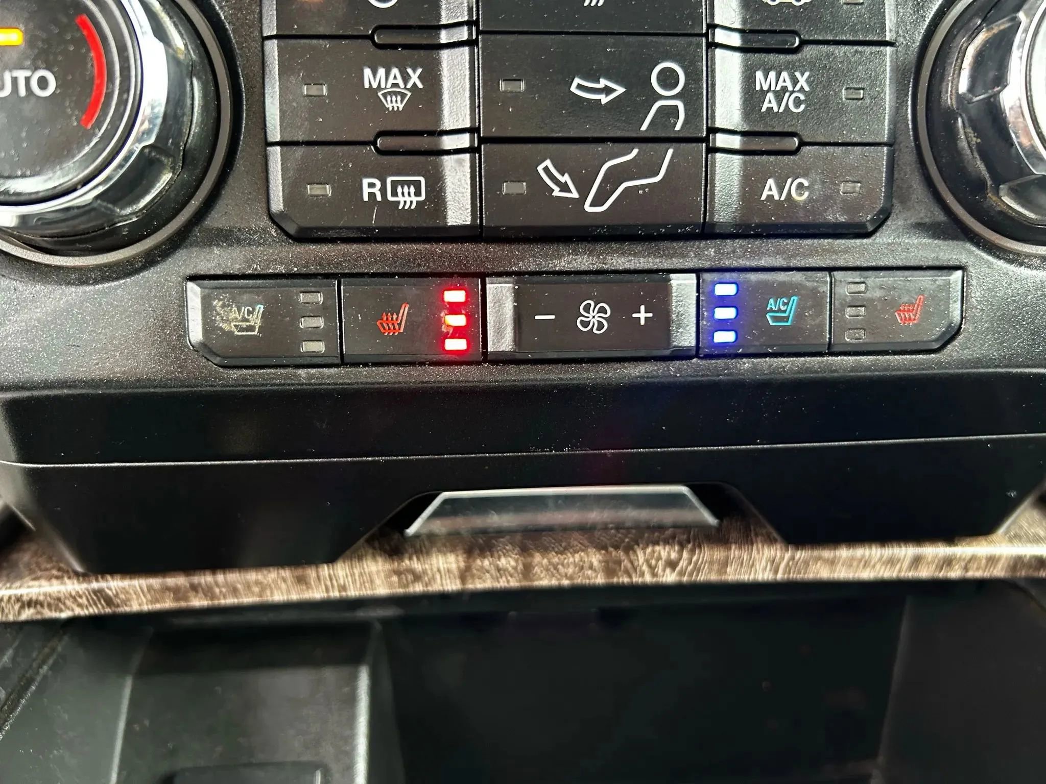 Used 2017 Ford F350 Lariat w/ Chrome Package image 31