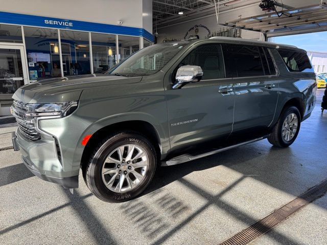 Used 2023 Chevrolet Suburban Premier AWD/4WD image 2