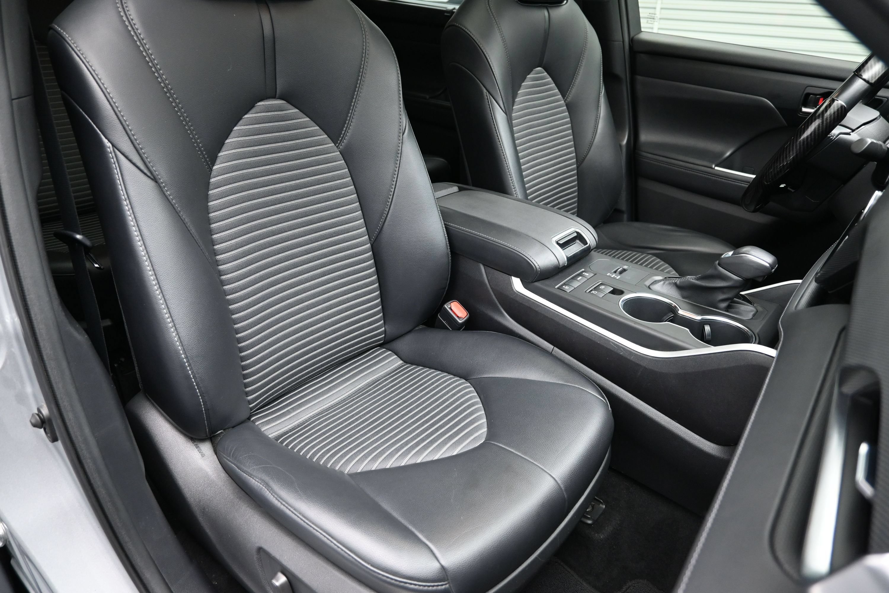 Used 2021 Toyota Highlander XSE FWD image 41