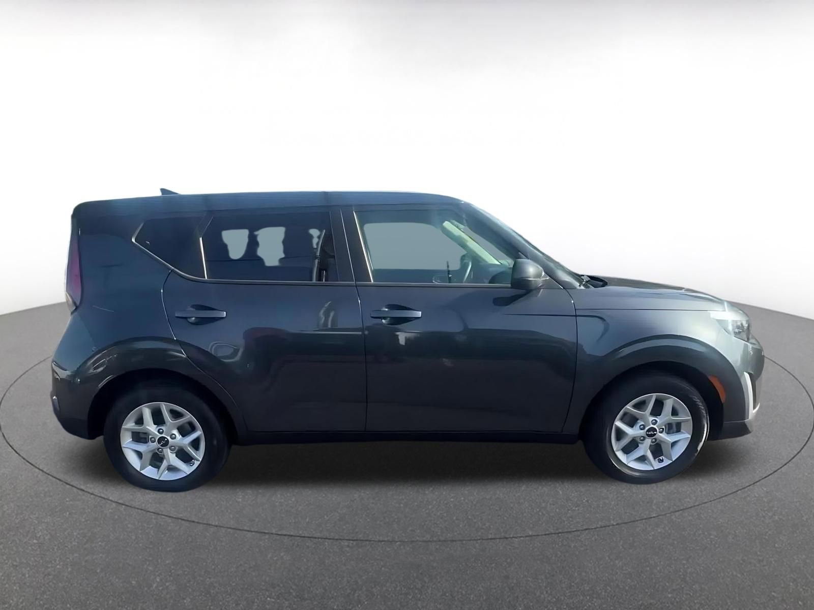 Used 2025 Kia Soul LX w/ LX Technology Package FWD image 16