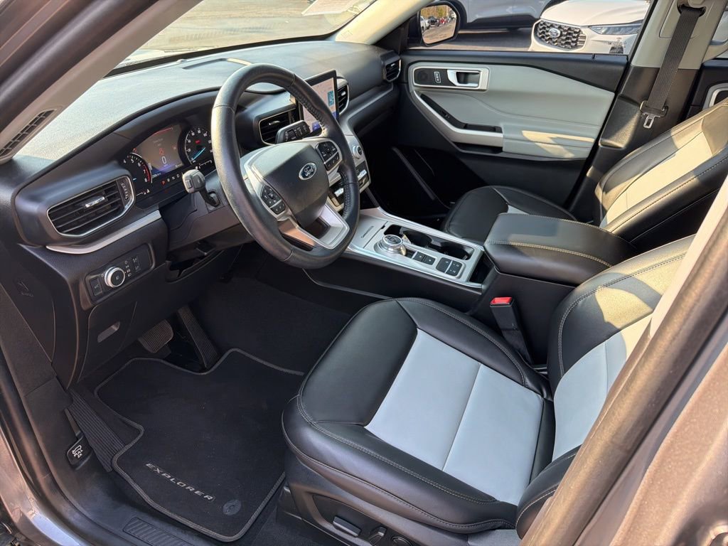 Used 2022 Ford Explorer XLT w/ Equipment Group 202A image 13