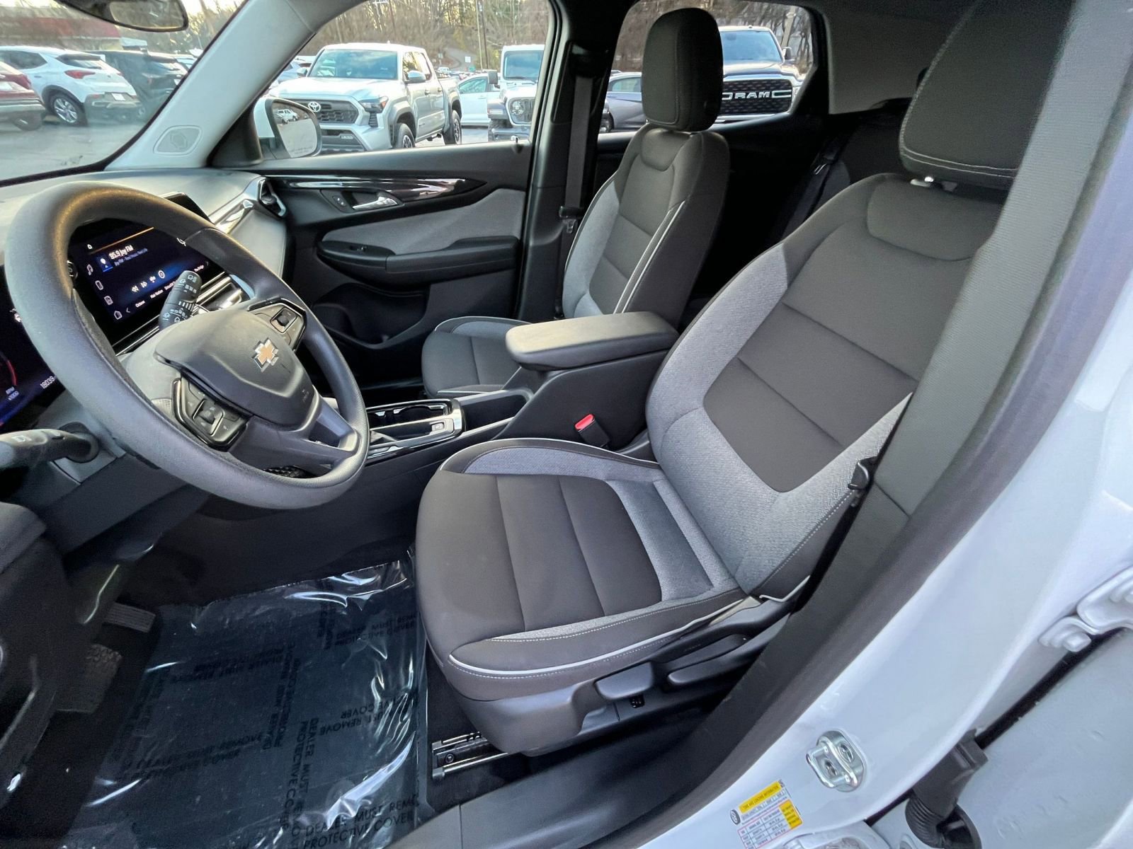 Used 2025 Chevrolet TrailBlazer LT image 30