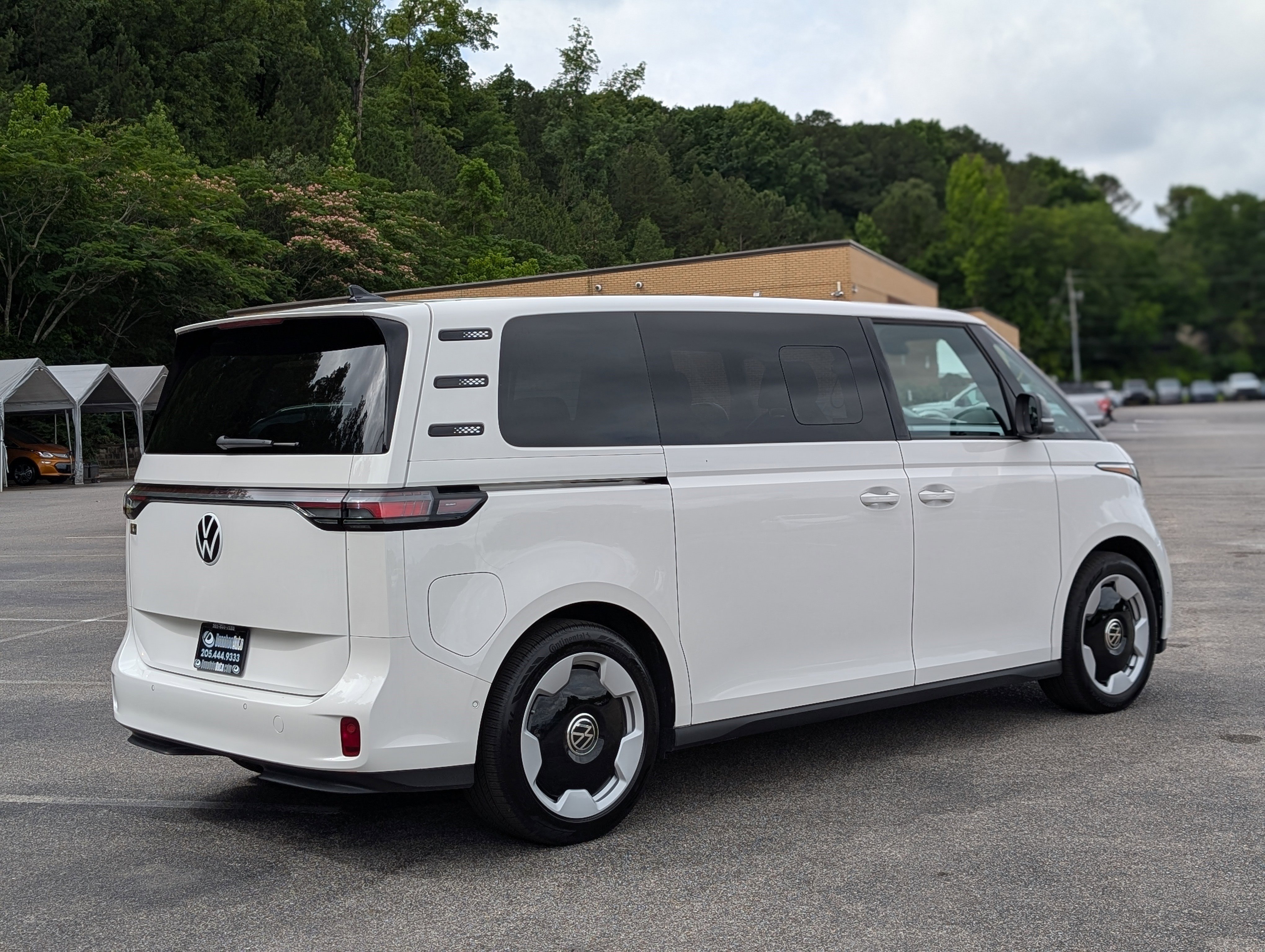 Used 2025 Volkswagen ID. Buzz Pro S RWD image 9