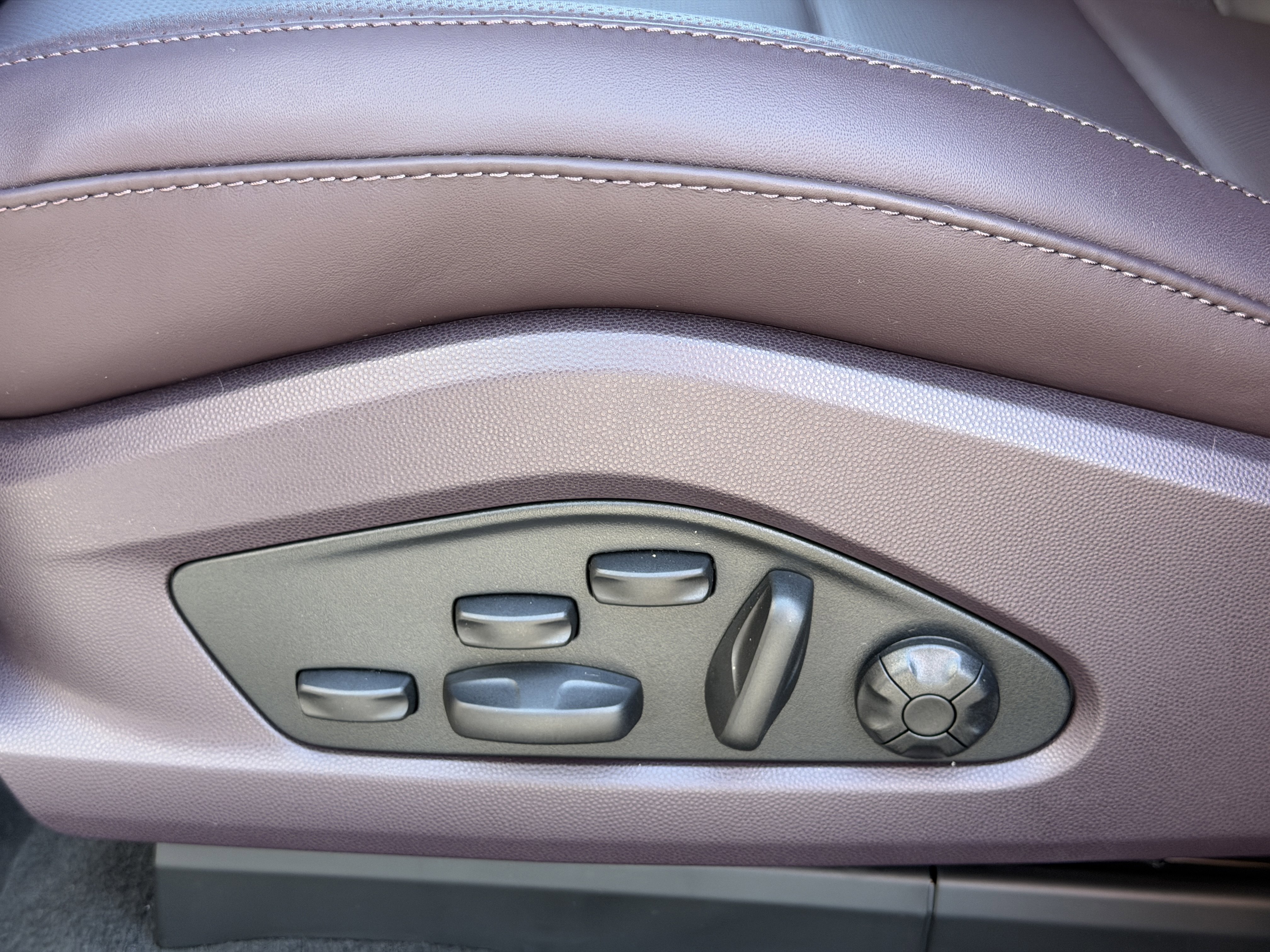 New 2026 Porsche Macan Electric image 24