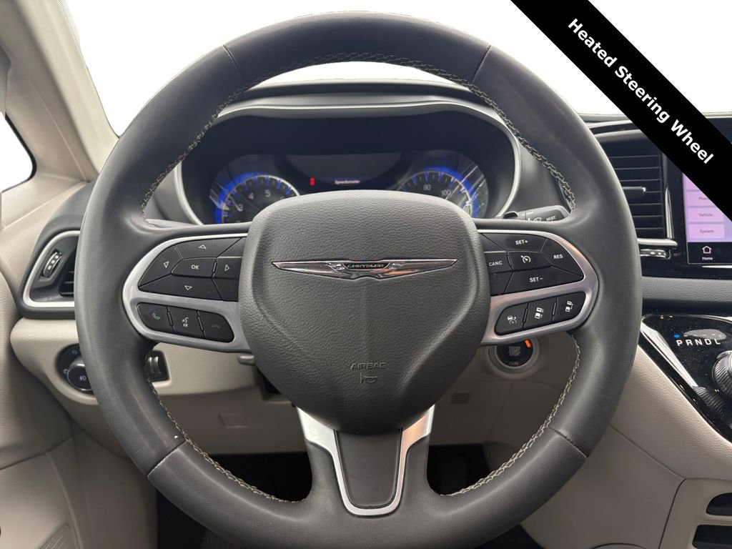 Certified 2023 Chrysler Pacifica Touring-L image 12