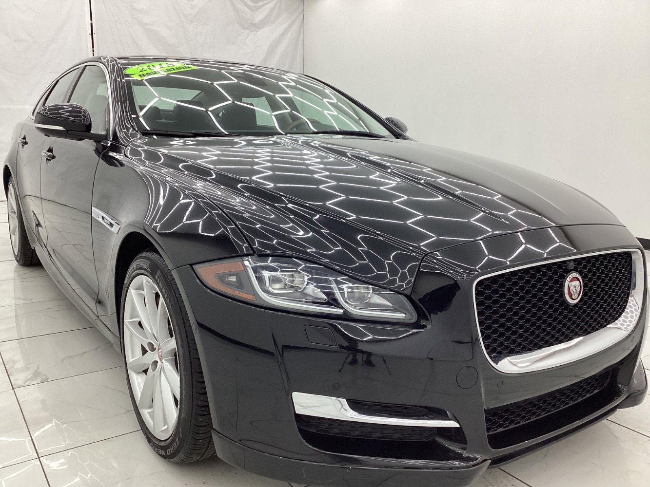 Used 2018 Jaguar XJ R-Sport image 5