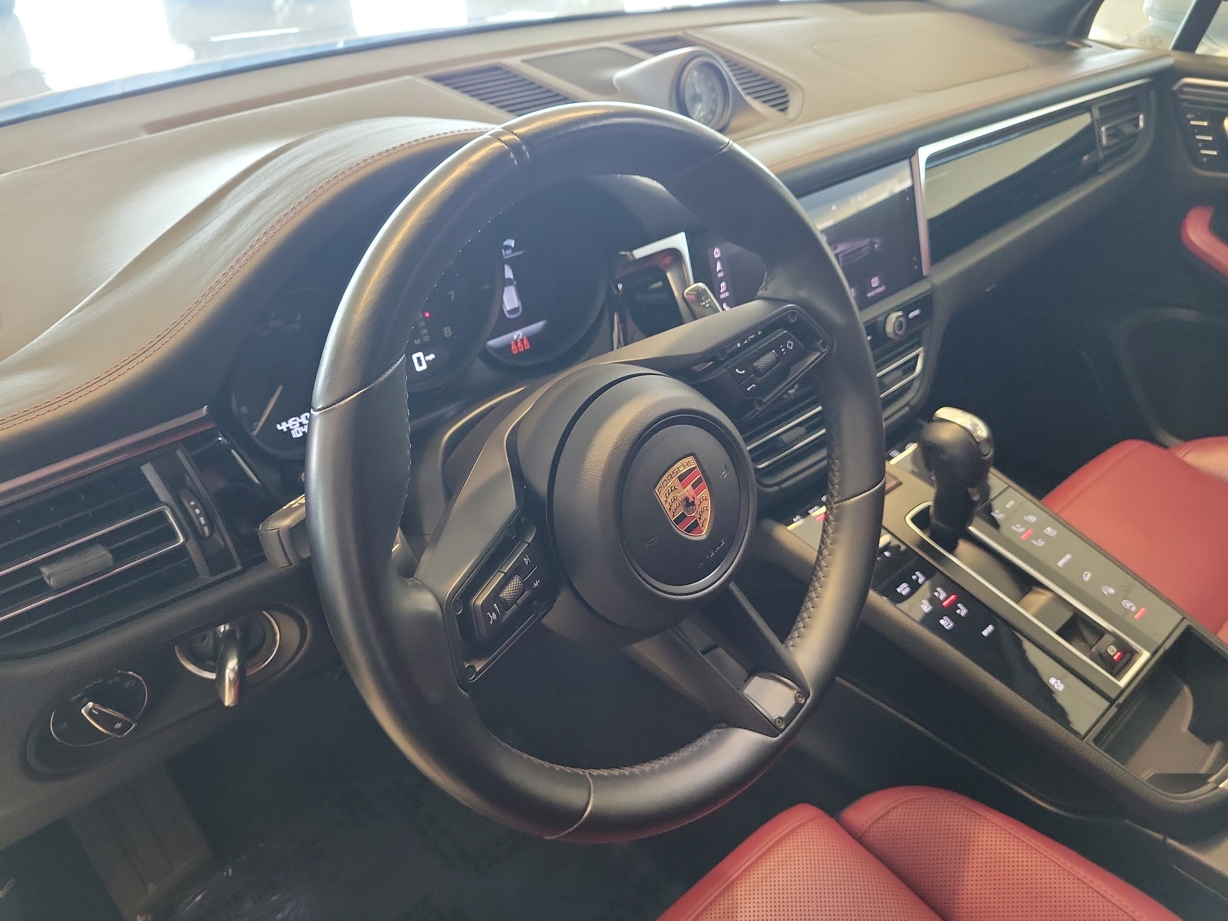 Used 2023 Porsche Macan AWD/4WD image 25