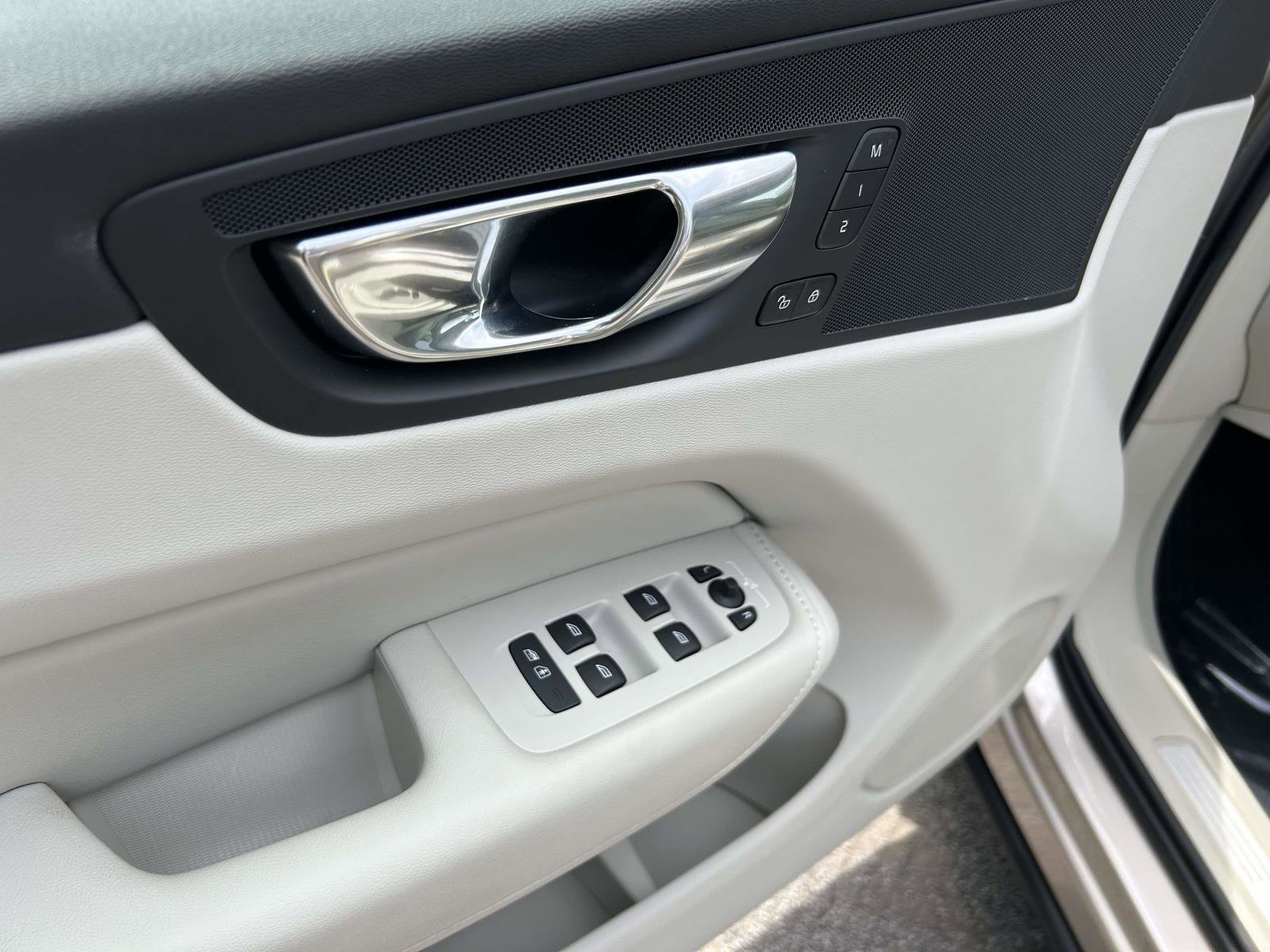 Certified 2025 Volvo XC60 B5 Plus AWD/4WD image 20