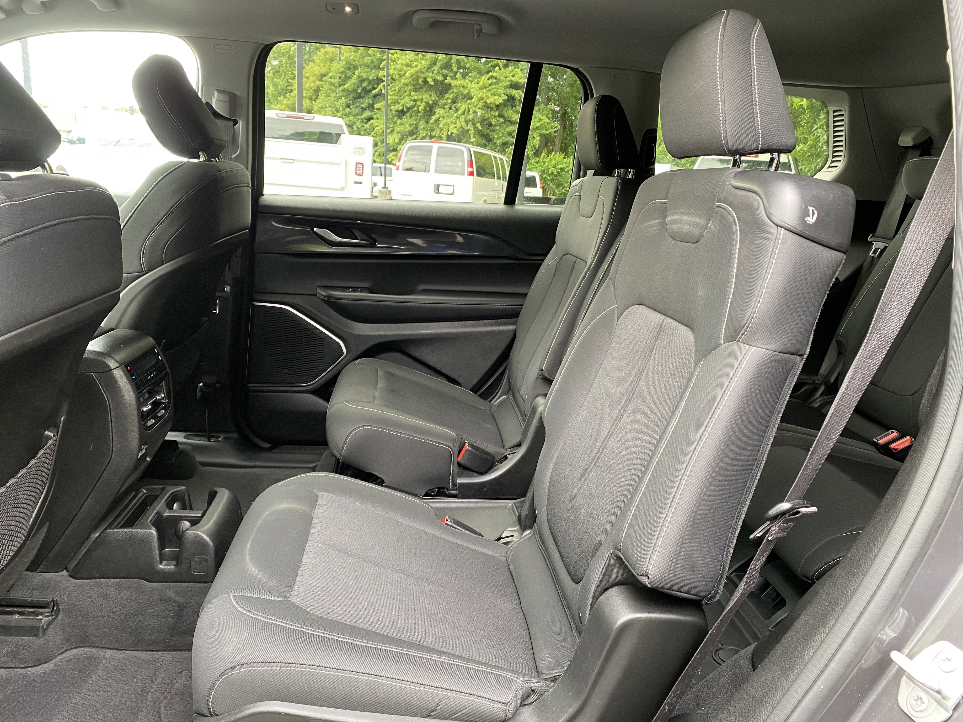 Used 2022 Jeep Grand Cherokee L Laredo w/ Luxury Tech Group I AWD/4WD image 38