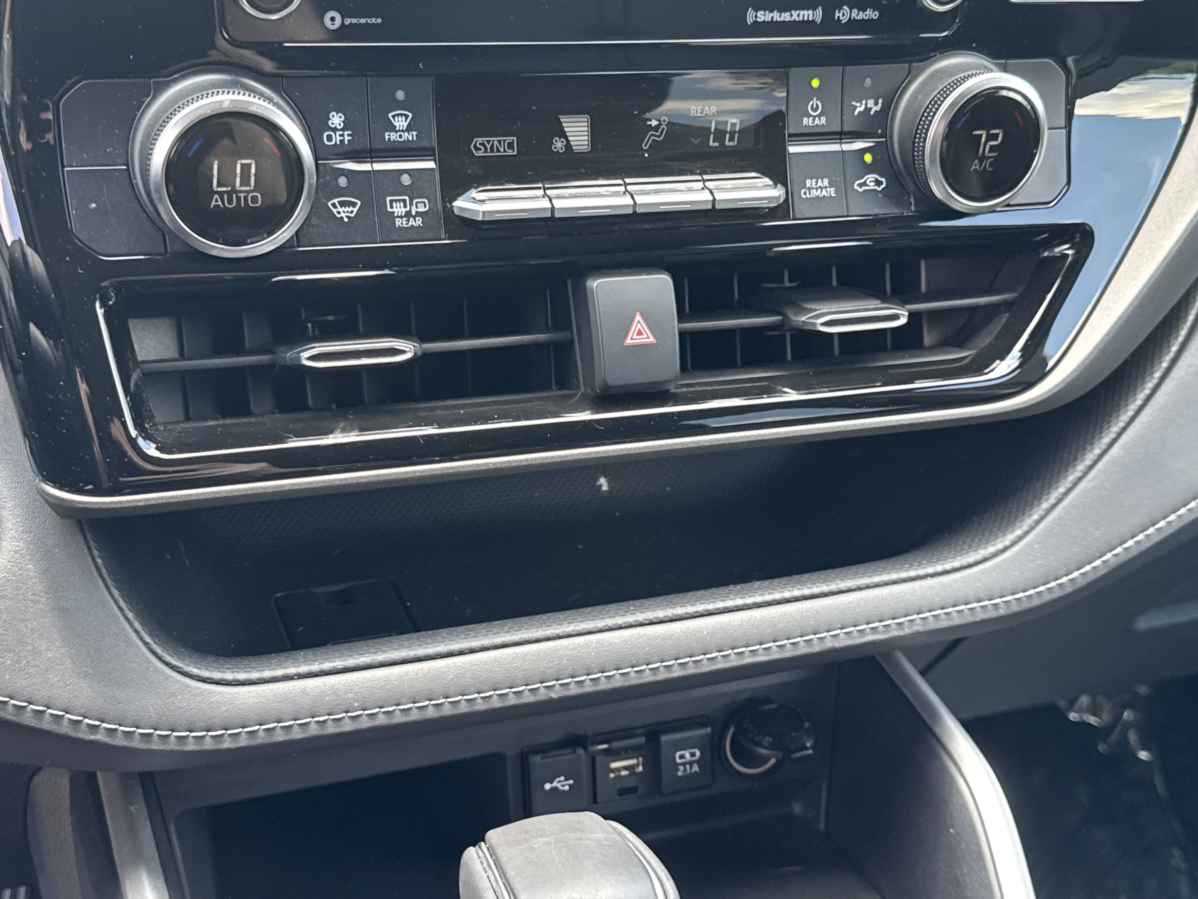 Used 2020 Toyota Highlander LE image 33