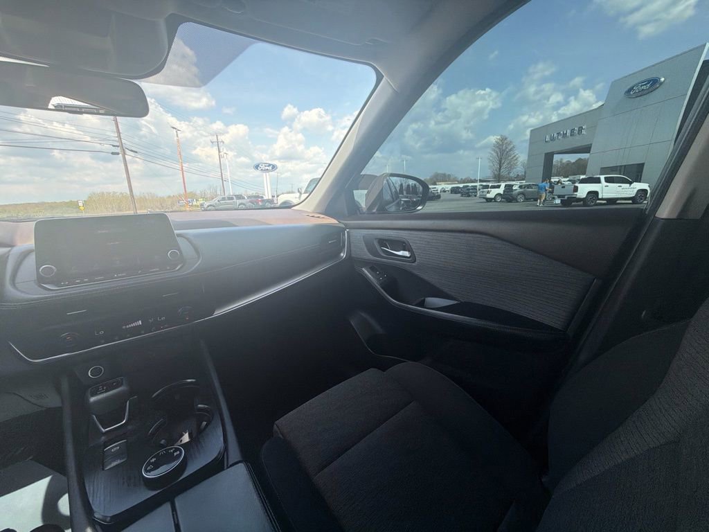 Used 2023 Nissan Rogue SV AWD/4WD image 14
