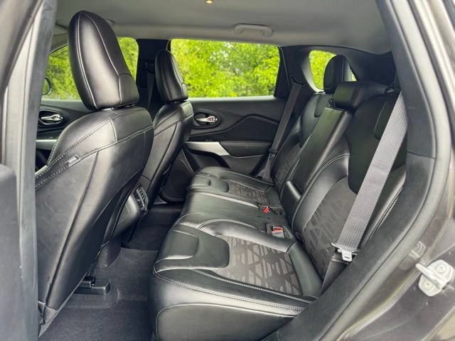 Used 2022 Jeep Cherokee Latitude AWD/4WD image 14