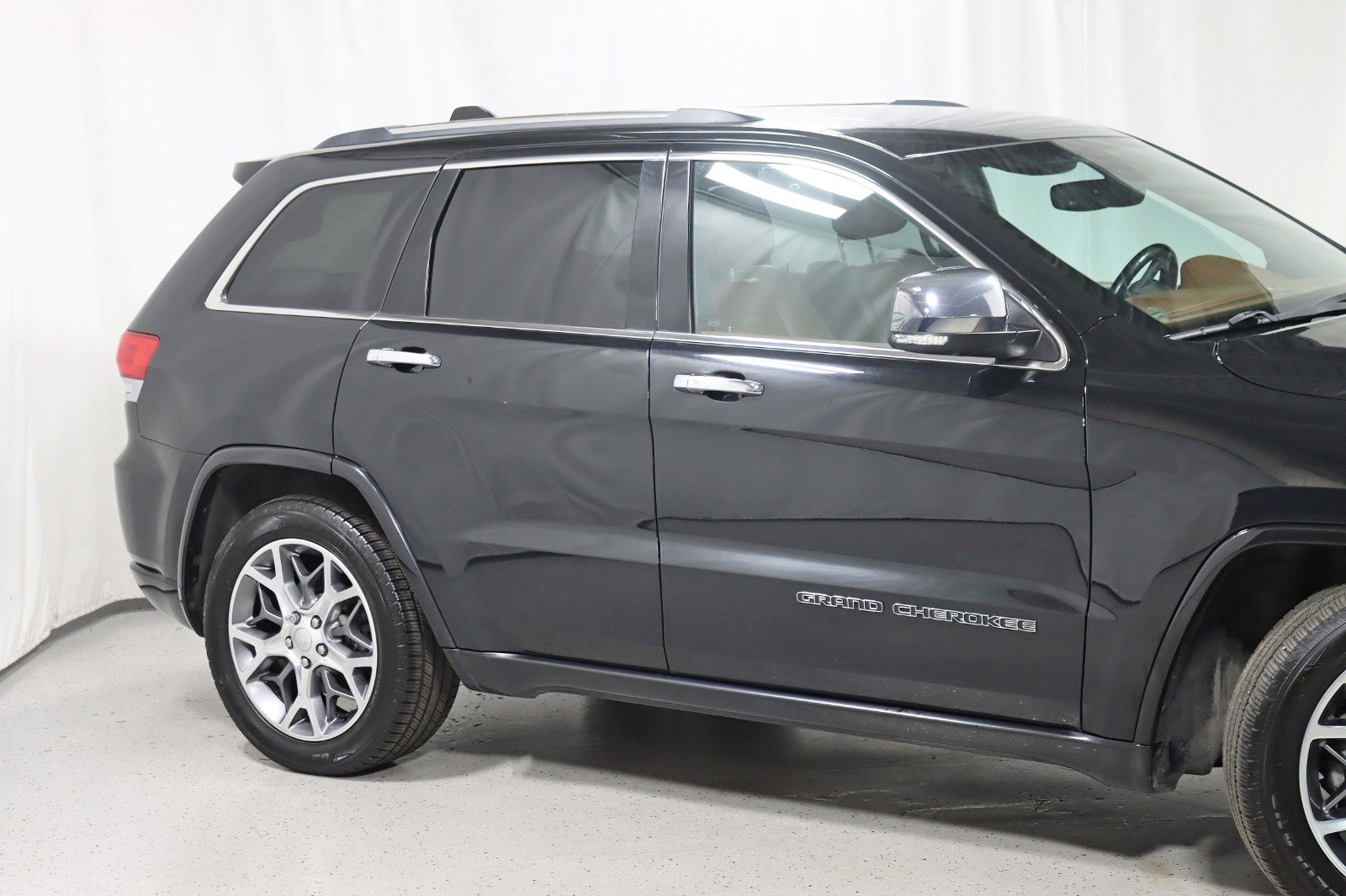 Used 2021 Jeep Grand Cherokee Overland image 3