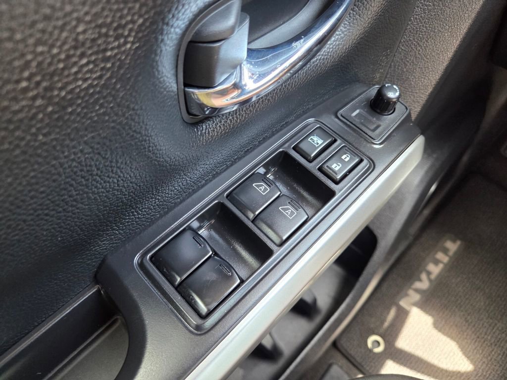 Used 2021 Nissan Titan SV w/ SV Convenience Package RWD image 24